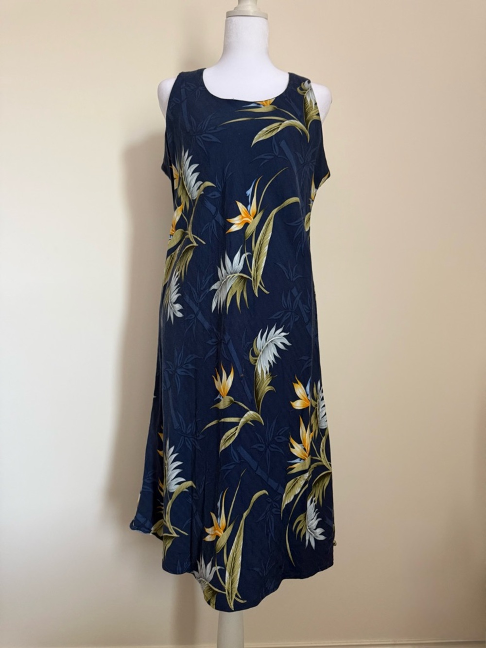 Paradise found sleeveless dress size large made in Hawaii EUC